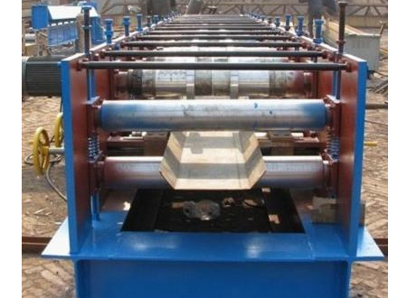 止水钢板成型机