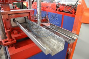 压花式卷帘门机